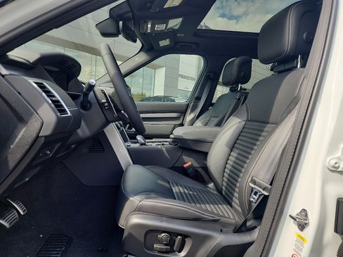 New 2025 Land Rover Discovery Dynamic SE image 11