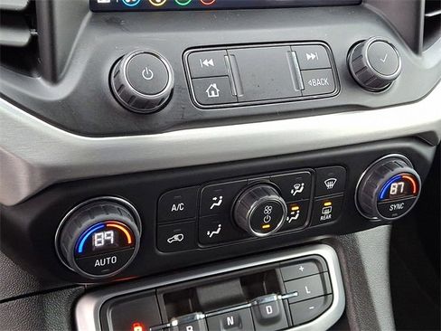 Used 2023 GMC Acadia SLT image 13