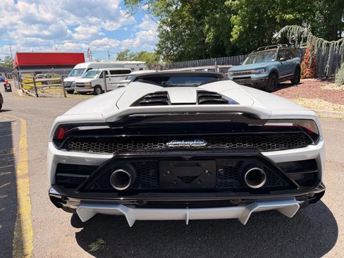Used 2021 Lamborghini Huracan EVO RWD image 7