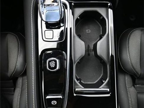 Used 2024 Volvo S60 T8 Ultimate image 11