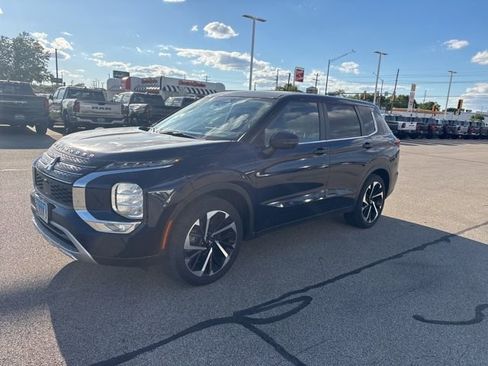 Used 2022 Mitsubishi Outlander SE AWD/4WD image 3