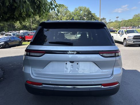 New 2025 Jeep Grand Cherokee Laredo X w/ Luxury Tech Group I image 4