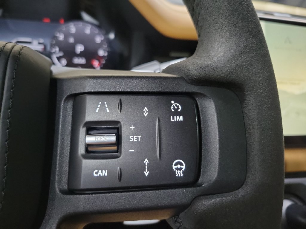 Used 2024 Land Rover Defender 110 V8 AWD/4WD image 16