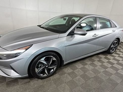 Certified 2023 Hyundai Elantra SEL w/ Convenience Package FWD image 7