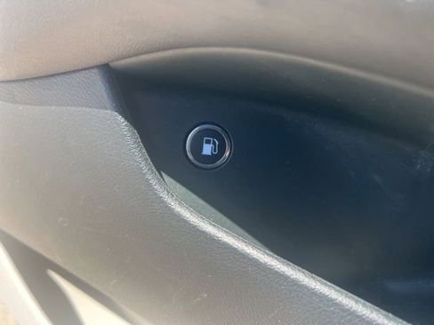 Used 2023 Chrysler Pacifica Limited image 22