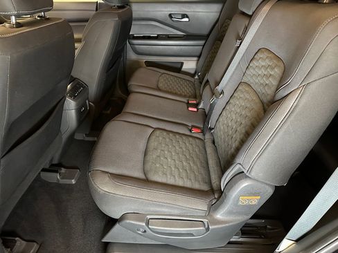 Used 2022 Nissan Pathfinder S AWD/4WD image 21