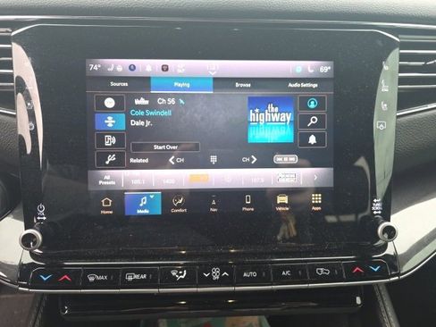 Used 2023 Jeep Wagoneer 4WD w/ Premium Group I image 7