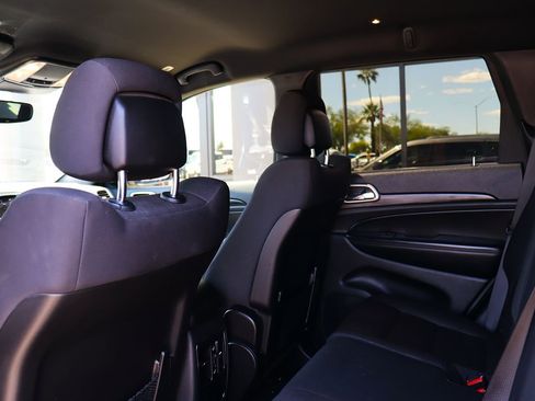 Used 2020 Jeep Grand Cherokee Laredo w/ 18" Wheel & 8.4" Radio Group AWD/4WD image 34