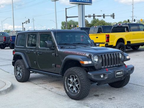 Used 2023 Jeep Wrangler Unlimited Rubicon w/ Dual Top Group AWD/4WD image 7