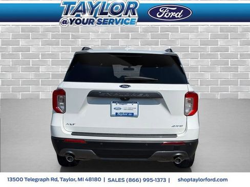 Used 2023 Ford Explorer XLT w/ Equipment Group 202A image 4