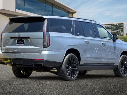 New 2026 Cadillac Escalade ESV Platinum Sport w/ LPO, ONYX Package AWD/4WD image 4
