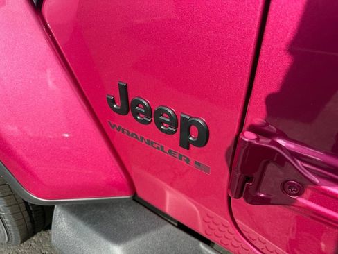 New 2026 Jeep Wrangler Unlimited Sahara w/ Whitecap Package AWD/4WD image 12