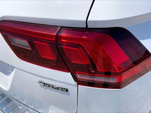 Used 2022 Volkswagen Tiguan SE R-Line AWD/4WD image 30