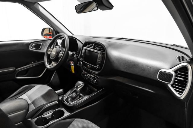 Used 2023 Kia Soul LX w/ Option Group 015 FWD image 17