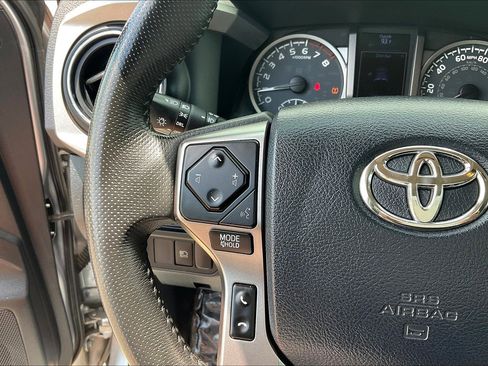 Used 2018 Toyota Tacoma SR5 RWD image 18