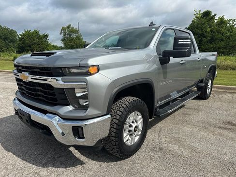 Used 2025 Chevrolet Silverado 2500 LT w/ Convenience Package AWD/4WD image 2