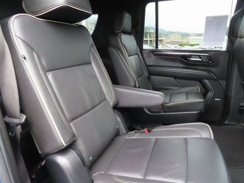 Certified 2025 Chevrolet Suburban Premier image 37