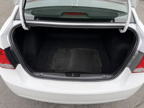Used 2015 Chevrolet Cruze LS FWD image 12