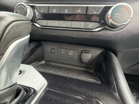 Used 2024 Nissan Altima 2.5 SV w/ SV Premium Package FWD image 34