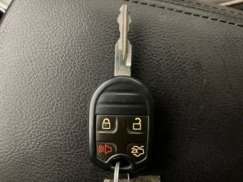 Used 2015 Ford Explorer XLT w/ Equipment Group 202A image 33