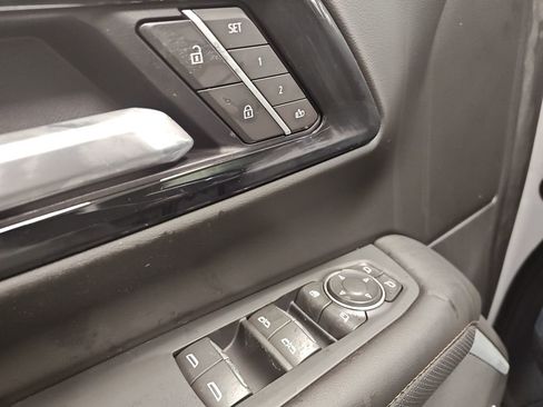 New 2026 Chevrolet Suburban High Country image 17