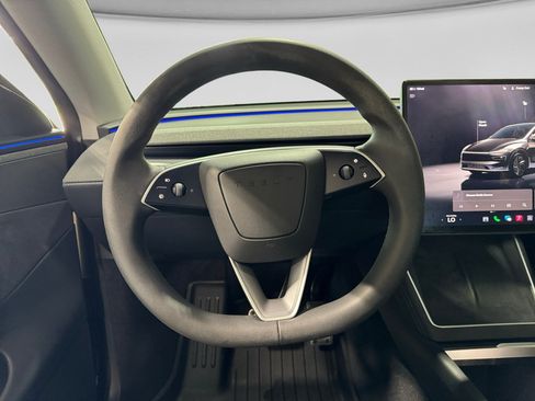 Used 2026 Tesla Model Y 2WD image 7