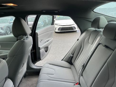 Used 2025 Hyundai Elantra SEL FWD image 40