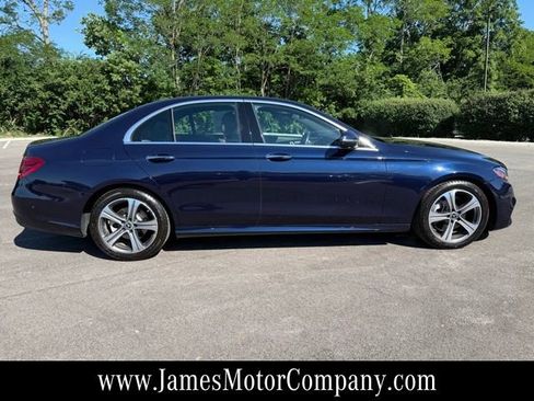 Used 2019 Mercedes-Benz E 300 4MATIC image 4
