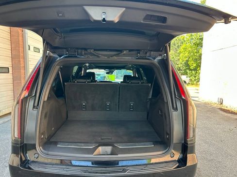 Used 2023 Cadillac Escalade ESV Premium Luxury RWD image 28