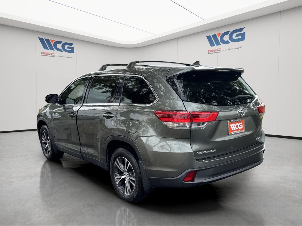 Used 2019 Toyota Highlander Plus AWD/4WD image 5