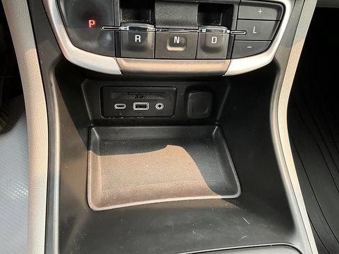 Used 2022 GMC Terrain SLT w/ Infotainment Package II FWD image 24