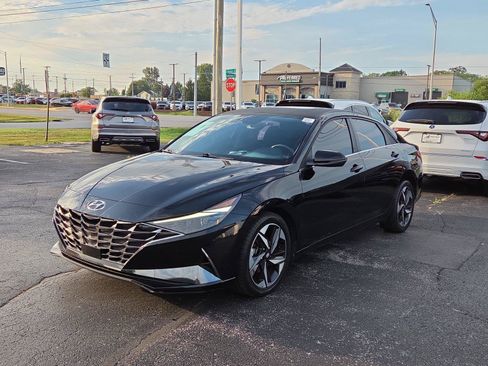 Used 2021 Hyundai Elantra Limited FWD image 3