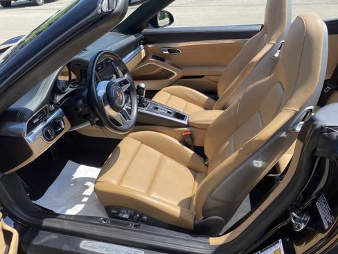 Used 2017 Porsche 911 Carrera 4S image 7