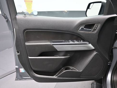 Used 2022 Chevrolet Colorado LT w/ LT Convenience Package image 9