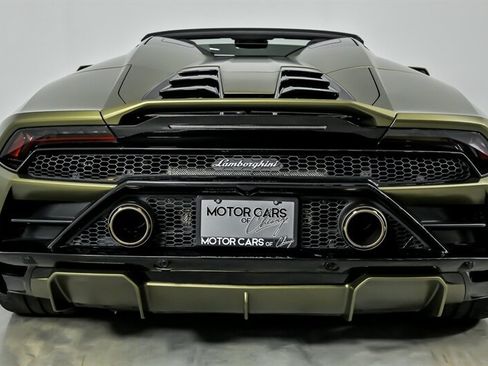 Used 2022 Lamborghini Huracan EVO RWD image 10