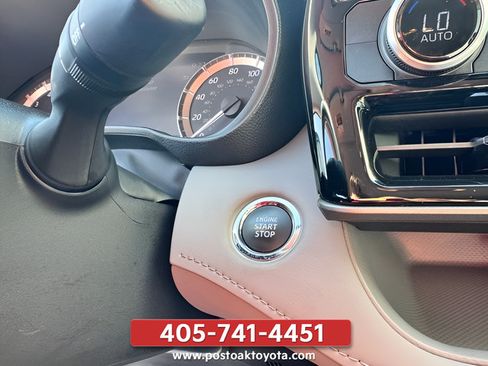 Used 2023 Toyota Highlander LE FWD image 38