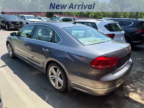 Used 2015 Volkswagen Passat 1.8T SE FWD image 9