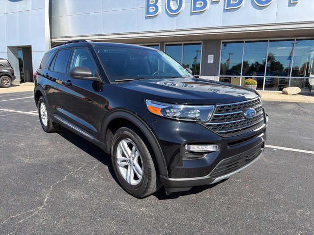 Used 2024 Ford Explorer XLT w/ Equipment Group 202A AWD/4WD image 2