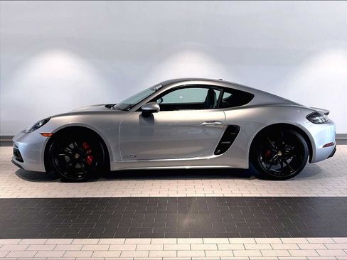Used 2018 Porsche 718 Cayman GTS RWD image 2