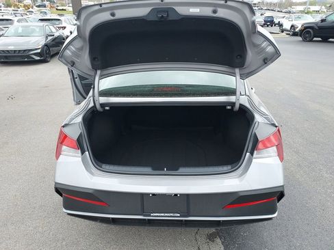 New 2026 Hyundai Elantra SE FWD image 28