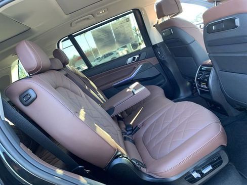 Used 2025 BMW X7 xDrive40i image 12