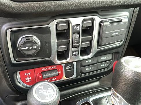 Used 2024 Jeep Wrangler Unlimited image 20