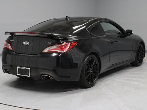 Used 2016 Hyundai Genesis Coupe 3.8 RWD image 10
