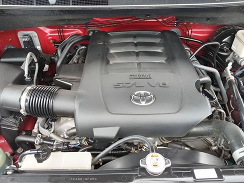 Used 2018 Toyota Tundra Limited w/ Limited Premium Package AWD/4WD image 27