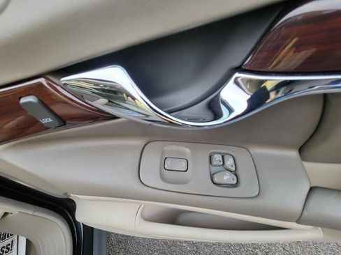 Used 2004 Cadillac De Ville DHS w/ Equipment Group image 25