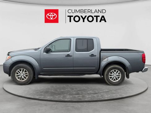 Used 2018 Nissan Frontier SV RWD image 2