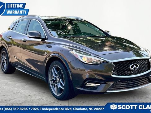 Used 2017 INFINITI QX30 Premium w/ Navigation Package FWD image 1