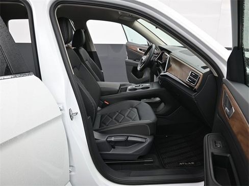 New 2026 Volkswagen Atlas SE image 14