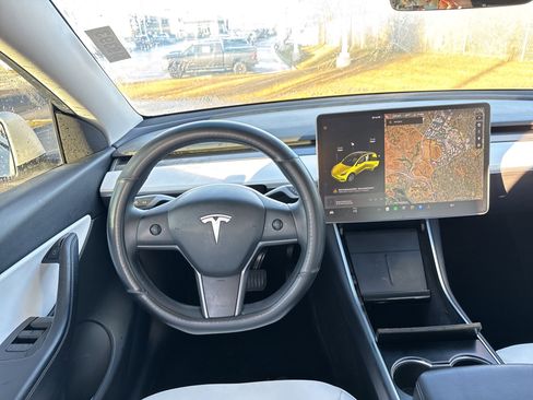 Used 2021 Tesla Model Y Long Range image 17