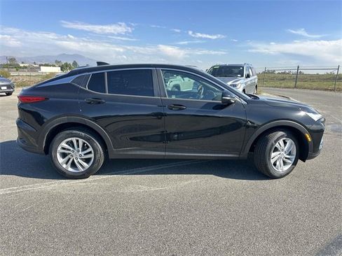 New 2025 Buick Envista Preferred image 3